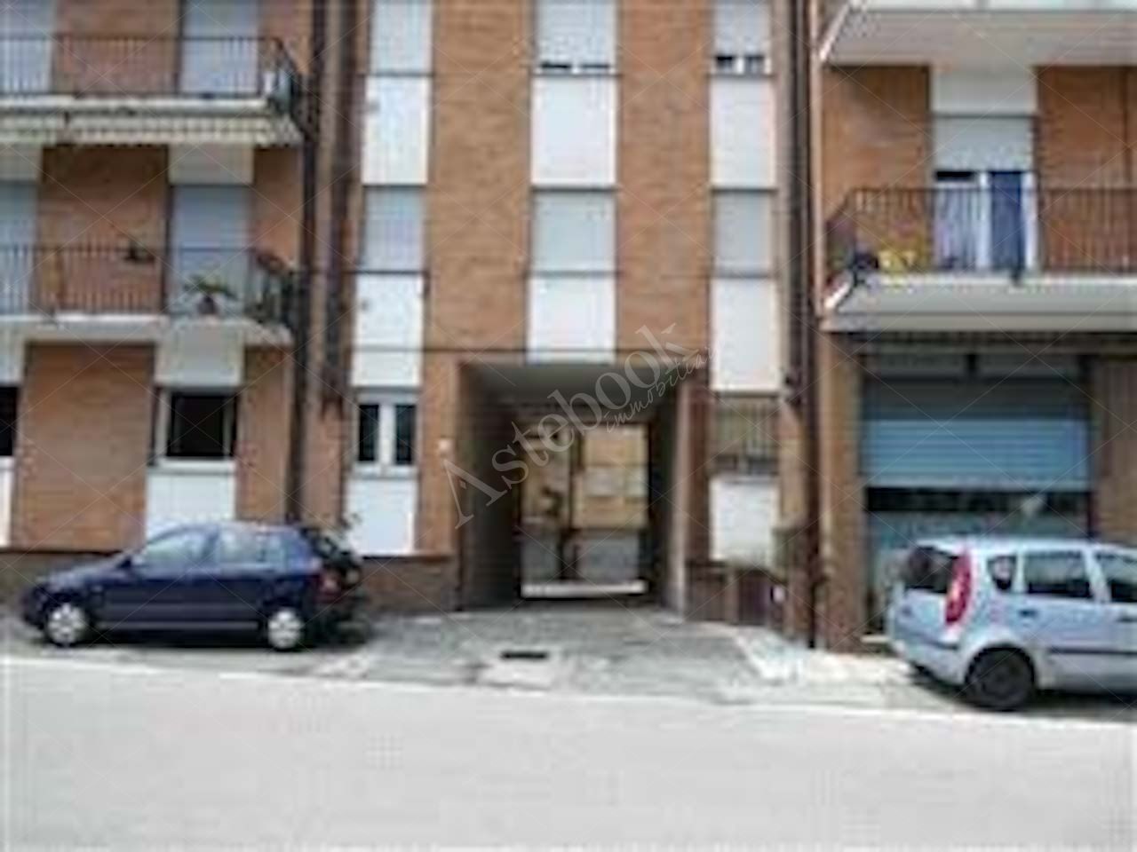 appartamento della superficie commerciale di mq 88,72 facente parte del Condominio denominato Belvedere La Rocca posto al piano rialzato composto da ingresso, soggiorno/pranzo, cucina, disimpegno, due camere, un bagno oltre a cantina al piano seminterrato