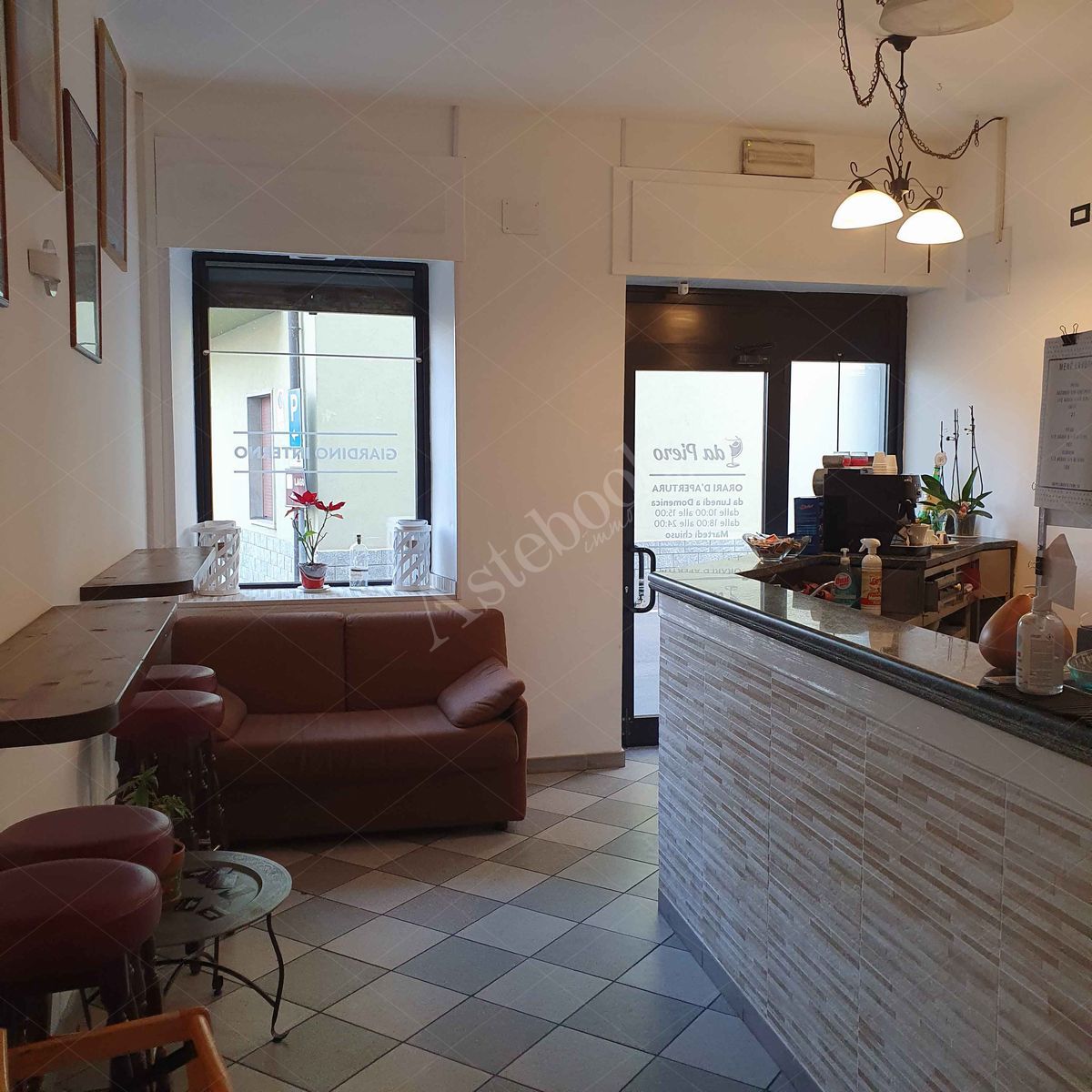 Unit immobiliare adibita a bar - ristorante di 143 mq in Rogeno