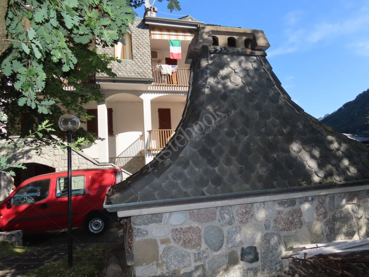 Villa costruita negli anni settanta di 650 mq circa in Torre de Busi