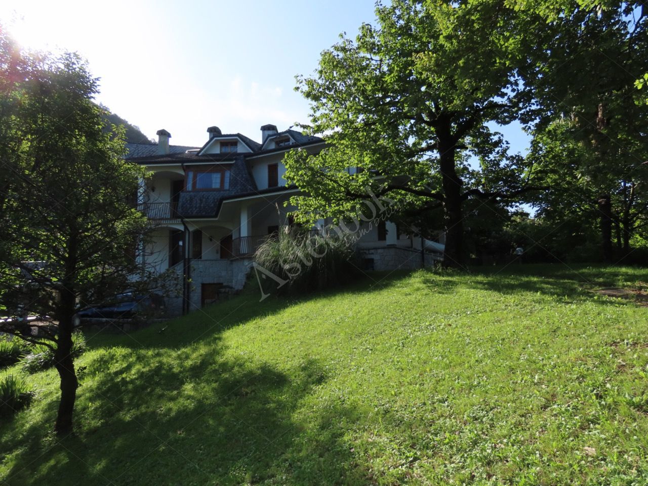 Villa costruita negli anni settanta di 650 mq circa in Torre de Busi