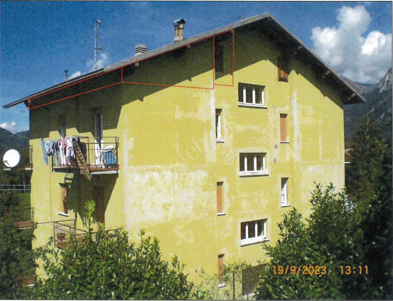 Propriet Piena.CREMENO (LC), fraz.Maggio, Via Campagnola n. 11, nel fabbricato Condominio Miravalle, unit immobiliare attualmente priva dei requisiti di abitabilit come meglio in seguito precisato e composta nello stato di fatto dei luoghi, da ingresso-tinello, camera, bagno e ripostiglio al p.4-sottotetto.