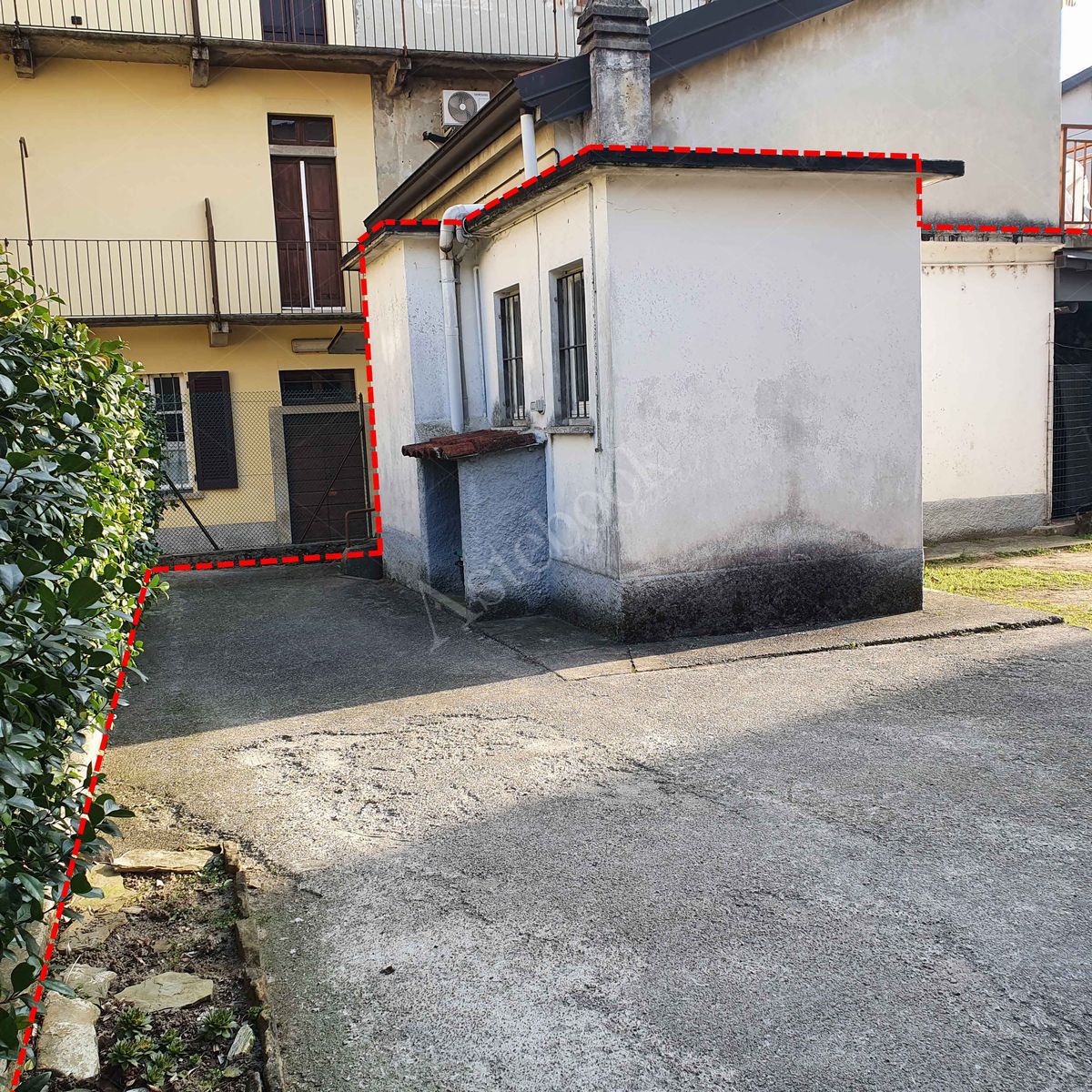 Unit immobiliare adibita a bar - ristorante di 143 mq in Rogeno