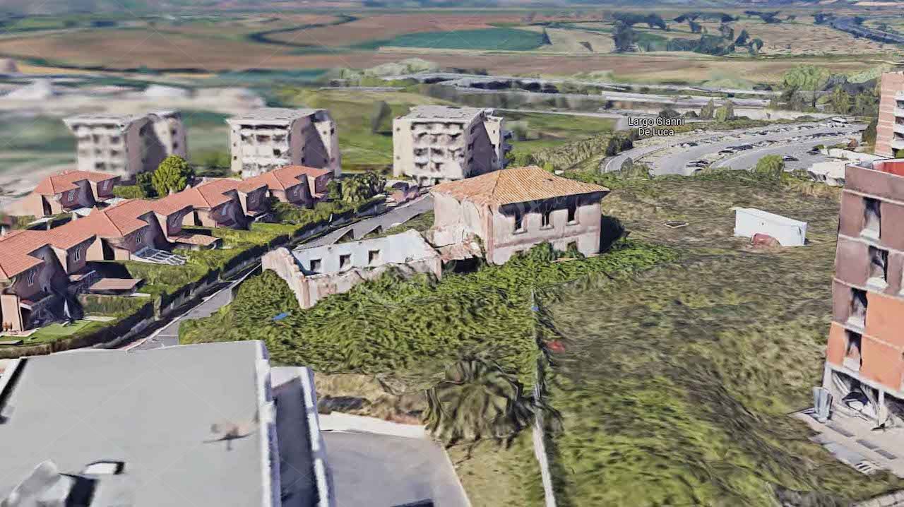 Complesso immobiliare a destinazione alberghiera con casale a destinazione residenziale in Roma