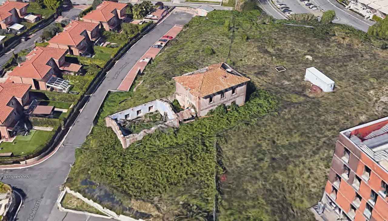 Complesso immobiliare a destinazione alberghiera con casale a destinazione residenziale in Roma