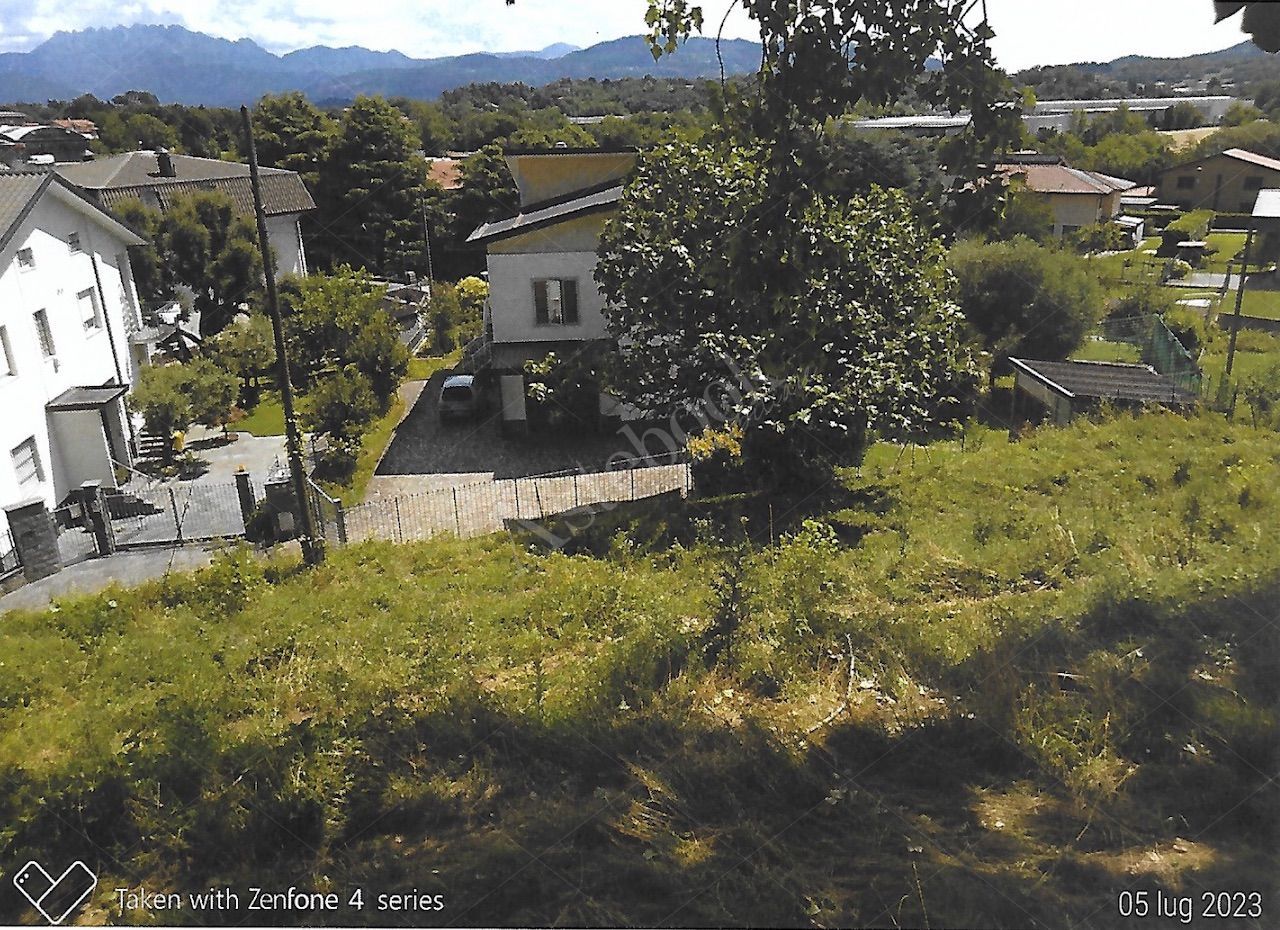 Terreno agricolo di 12342 mq con deposito in Nibionno