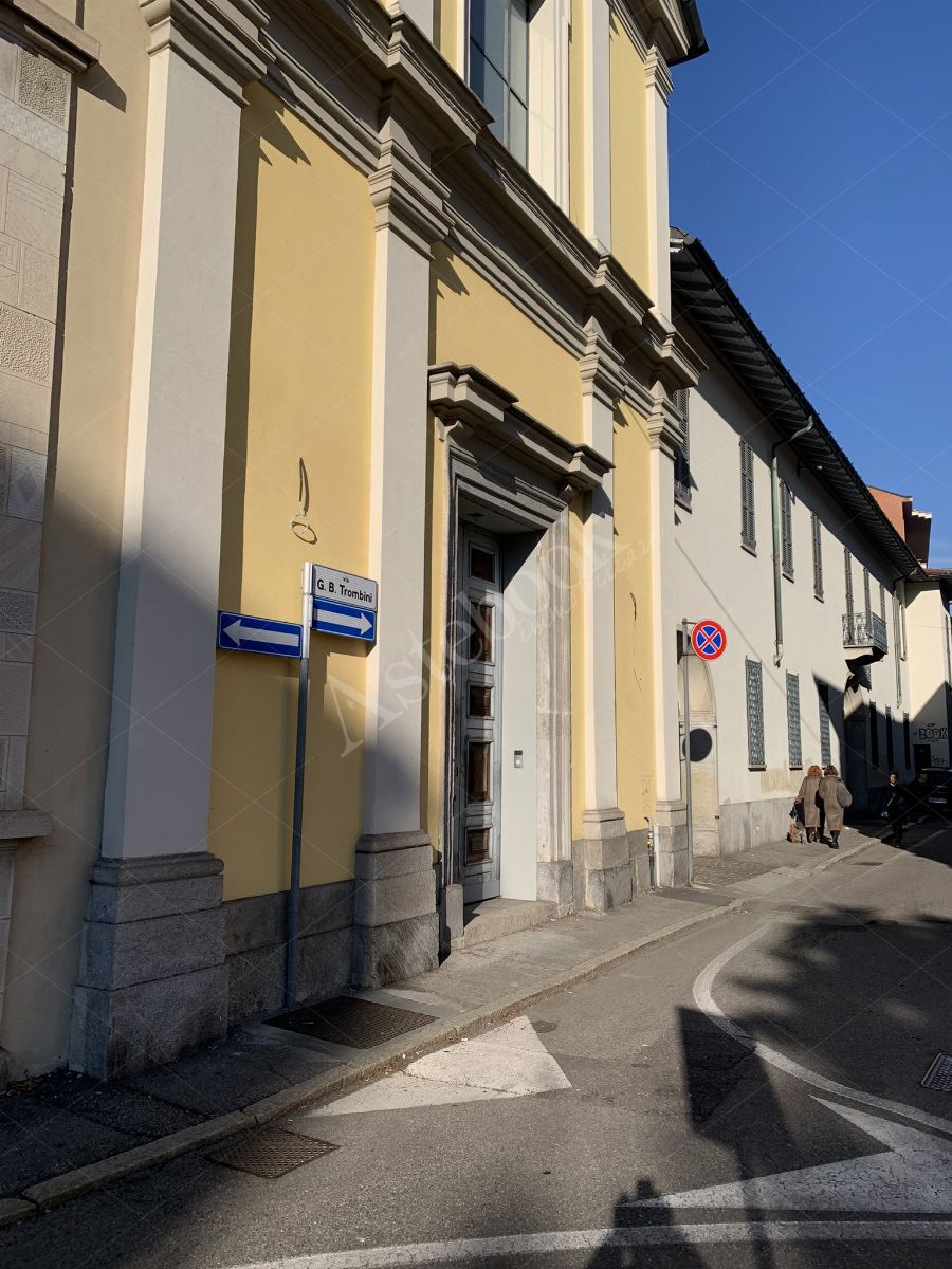 Complesso edilizio - ex convento - della superficie commerciale di 3.300 mq in Gallarate