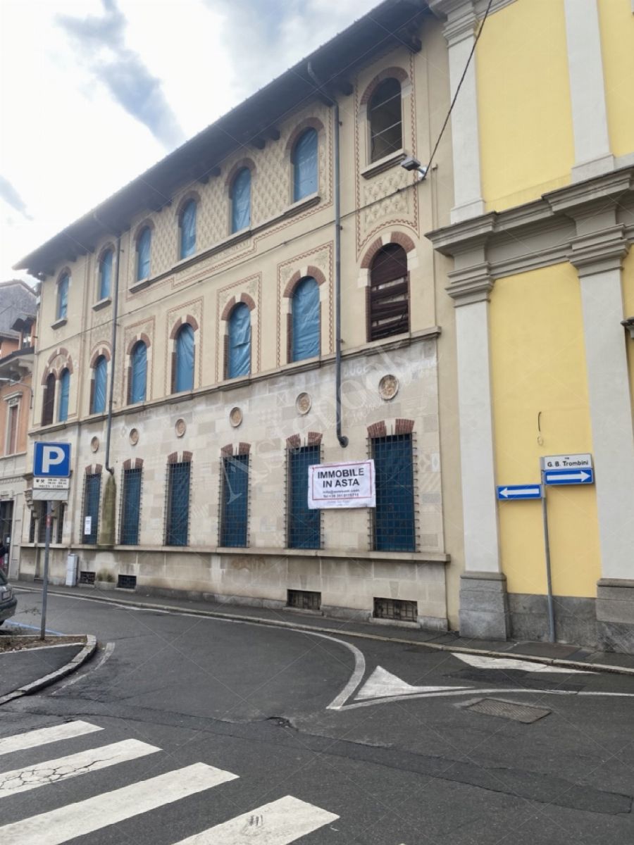 Complesso edilizio - ex convento - della superficie commerciale di 3.300 mq in Gallarate